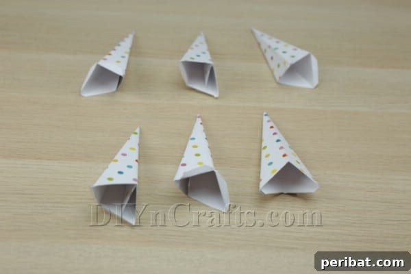 Kağıt ve Kartondan Dekoratif 3 Boyutlu Yıldız Yapımı 14 img 46164 13
