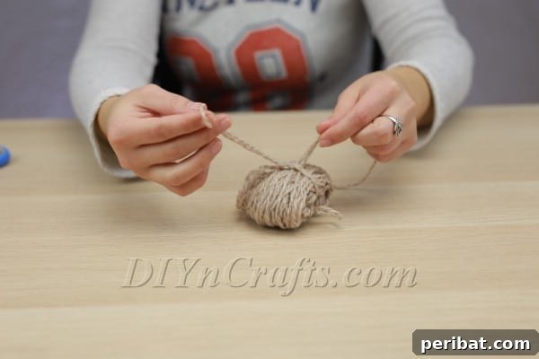 Tying yarn bundle at the center