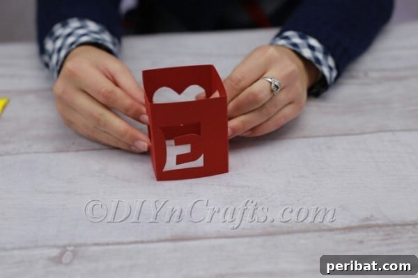 Completed paper cube for tea light