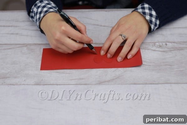 Drawing 'O' on a paper panel