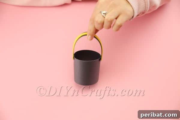 Securely glued handle on the basket