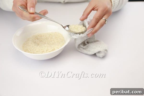 Filling the sock with rice.