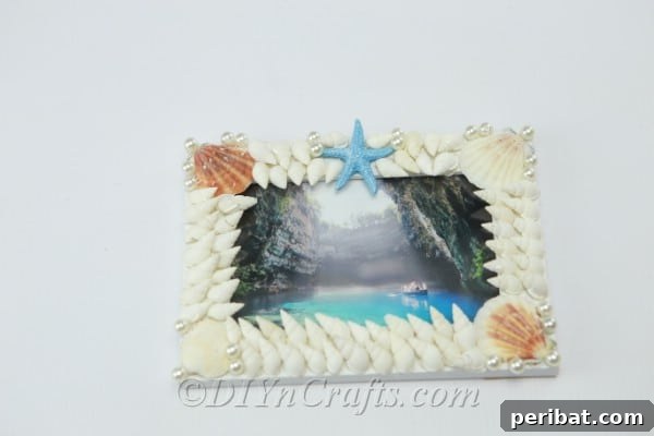 Finished DIY seashell picture frame