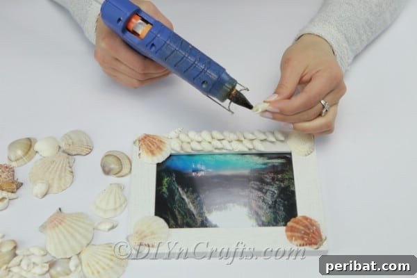 Covering an entire picture frame with seashells