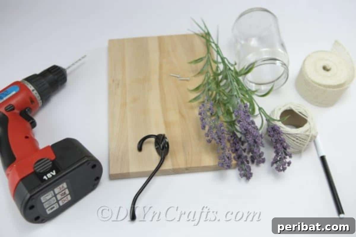 Eski Kavanoza Yeni Hayat: Duvarına Asılan Çiçek Şöleni 4 Materials and tools needed for a simple DIY rustic floral wall decor project.