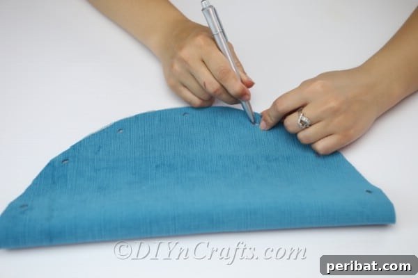 Craft a Trendy Handbag Without a Needle 14 Mark through the holes along the edge.