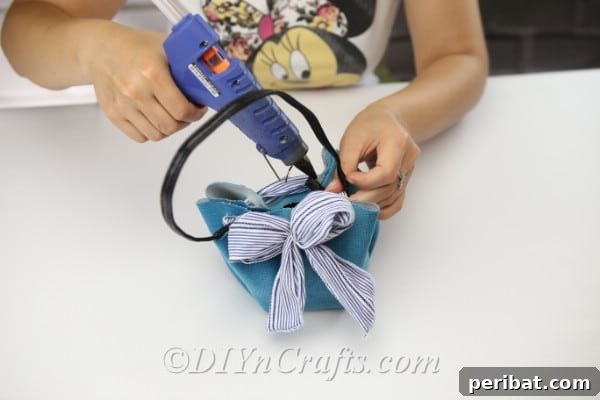 Craft a Trendy Handbag Without a Needle 18 Hot glue the belt onto the bag as a handle.