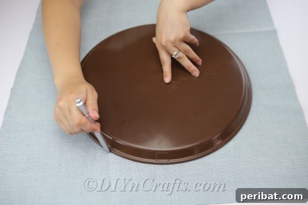 Craft a Trendy Handbag Without a Needle 8 Trace around the circular object to mark a circle on your fabric.