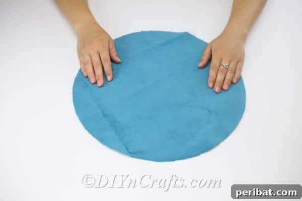 Craft a Trendy Handbag Without a Needle 10 Lay the circle of fabric out in front of you.