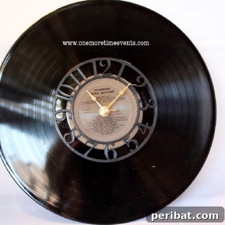 50 Handmade Father's Day Gifts That Show You Care 4 Vintage Record Clock