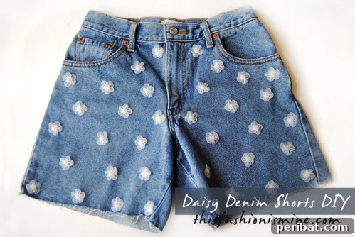 40 Smart & Easy DIY Shorts for Summer 15 DIY daisy embellished denim shorts with flower appliques