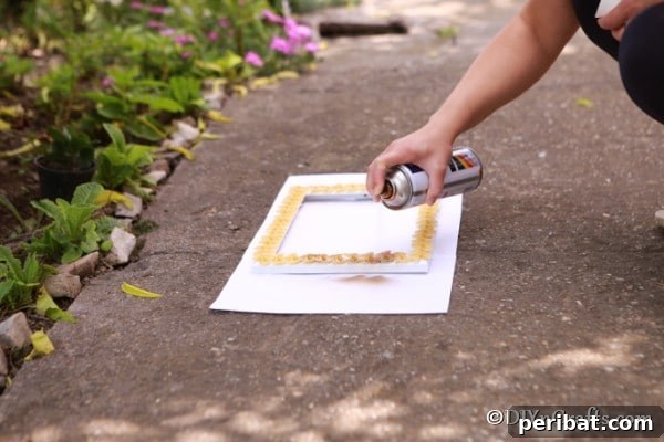 Painting the picture frame covered with pasta