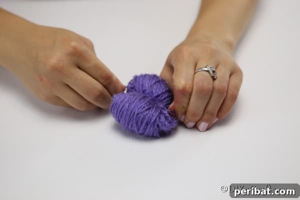 Tying the yarn flower in the middle with more yarn