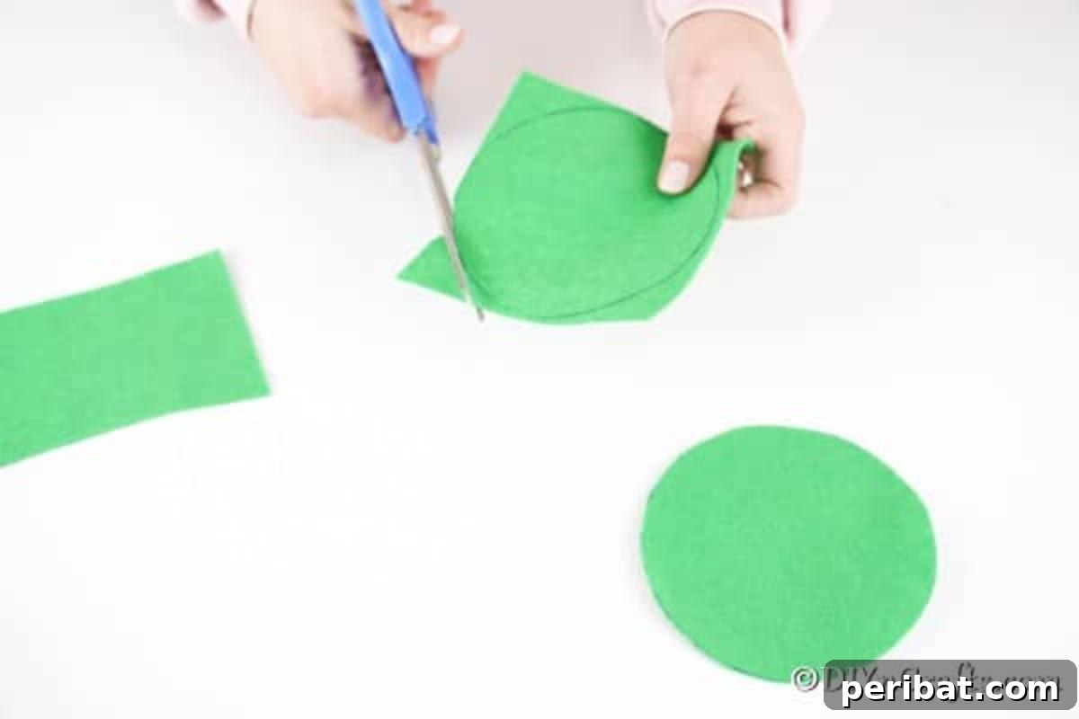 Repurposed CD DVD Wall Storage Pockets 9 Cutting out green circles of paper