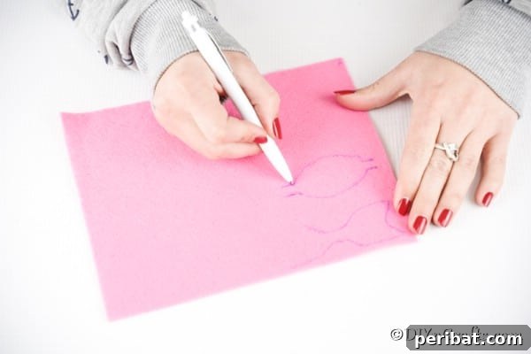 Drawing bow shape onto felt