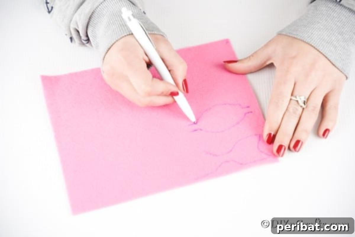 Drawing the bow shape onto a piece of felt with a pen