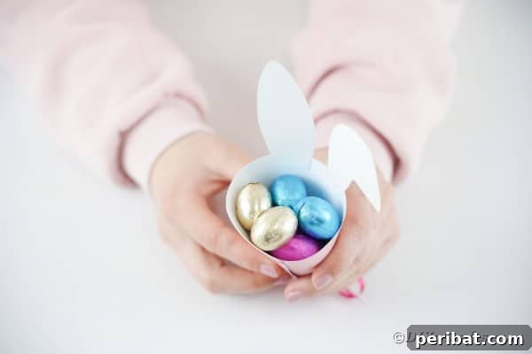 Filling cone with candy