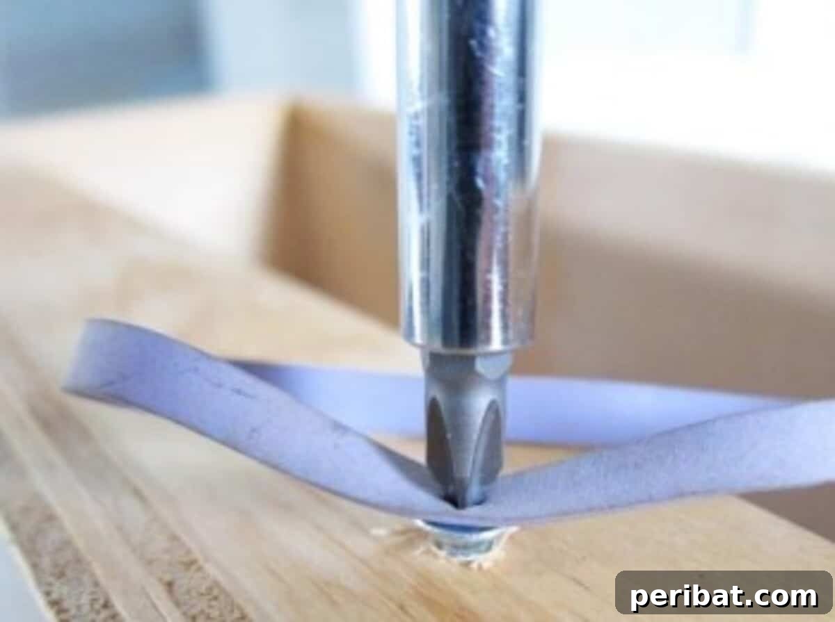 15 Smart Rubber Band Tricks for an Easier Everyday 7 Rubber band used to remove a stripped screw