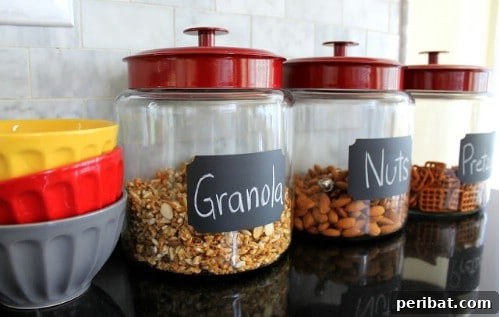 Chalkboard labels for containers.