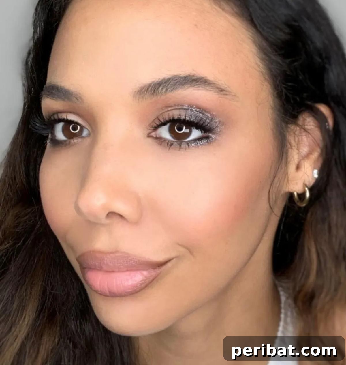 Glamorous Holiday Makeup Looks 9 Subtle Shimmer makeup for a natural yet festive eye look