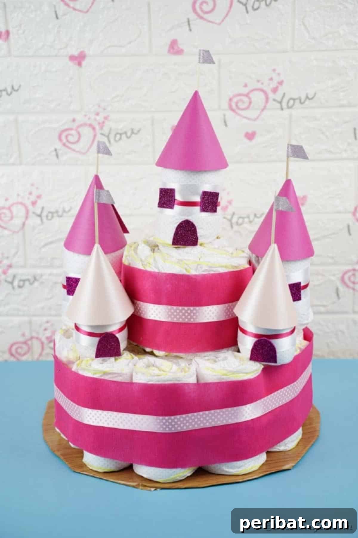 Kraliyet Bez Şato: Bebek Duşu İçin Özel El Yapımı Hediye 30 Diaper cake castle on a smooth blue surface, showcasing its regal structure