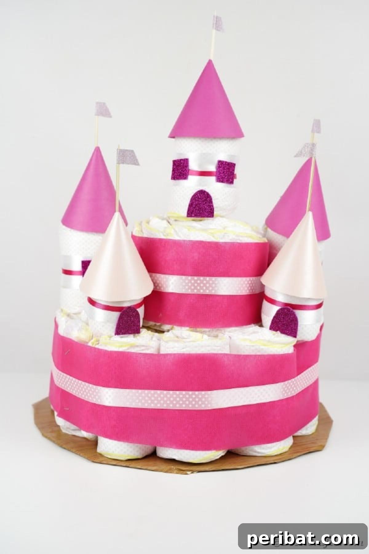 Kraliyet Bez Şato: Bebek Duşu İçin Özel El Yapımı Hediye 32 Completed pink diaper castle displayed on a pristine white table