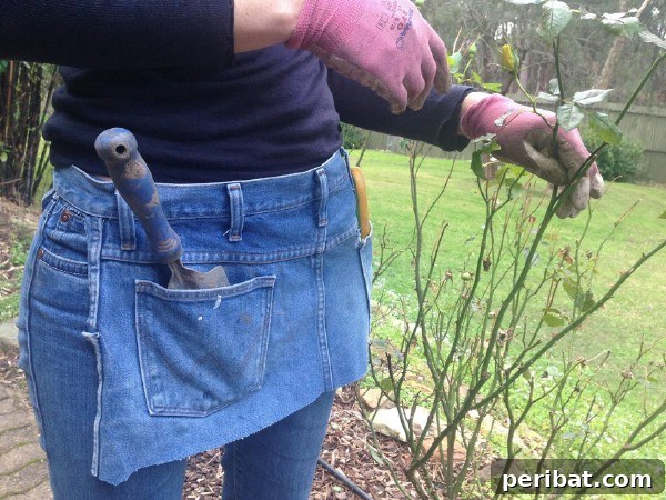 Blue jeans garden apron - A functional garden apron crafted from old blue jeans